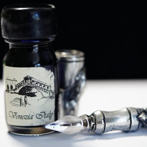 typing2editing, υπηρεσίες συγγραφής, δακτυλογράφηση, επιμέλεια, διόρθωση, μετάφραση αγγλικά, ιταλικά, αξιολόγηση, ghost writing